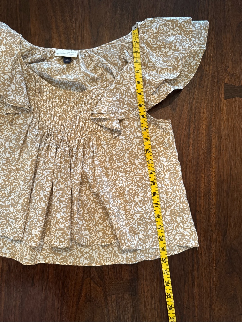 Universal Thread Beige Floral Ruffle Sleeve V-Neck Blouse - Picture 7 of 8